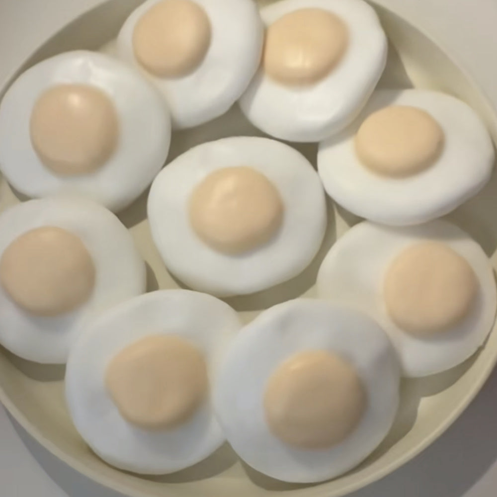 Wax-Cracking Fried Egg Squishy — view 1